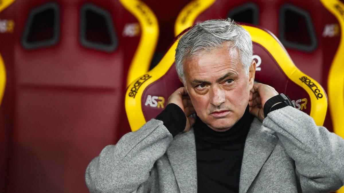 AS Roma: José Mourinho is considering a departure this summer