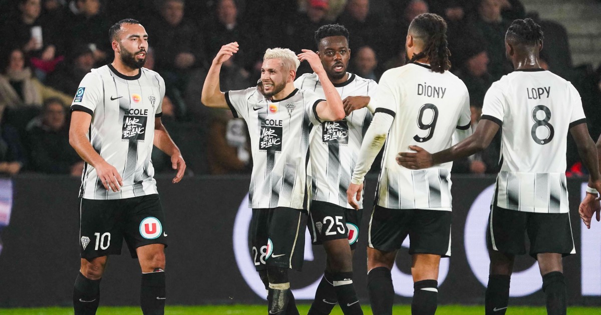 Angers new leader, Saint-Etienne goes back