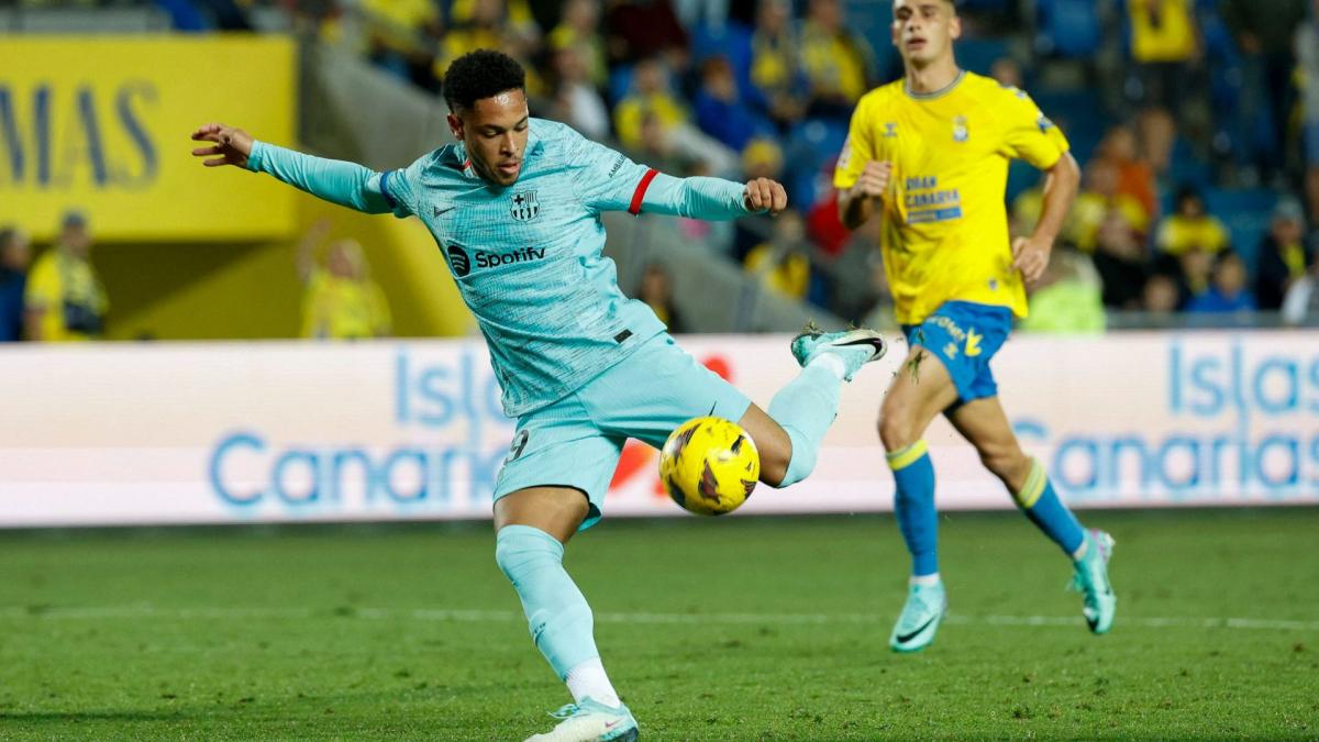 FC Barcelona: Vitor Roque’s debut is the talk of the town