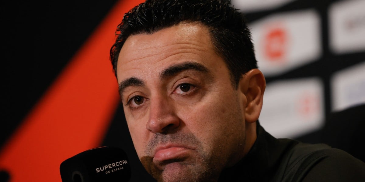 Xavi announces his departure