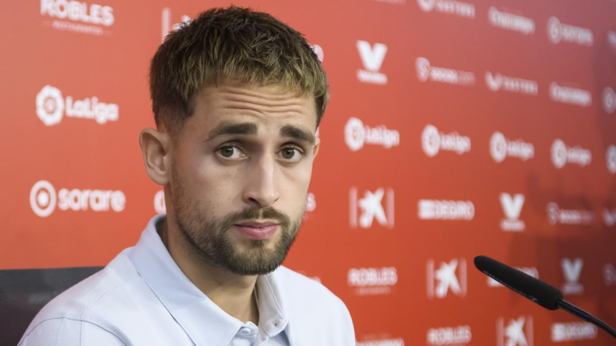 Adnan Januzaj charges Sevilla FC sporting director