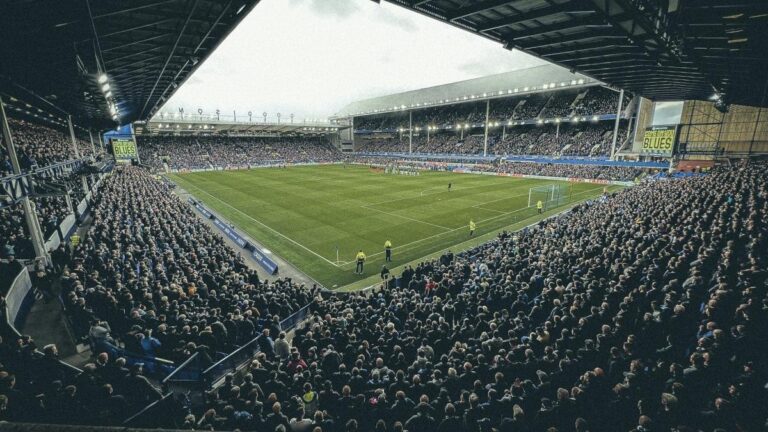 Everton: the Premier League relaxes its sanction