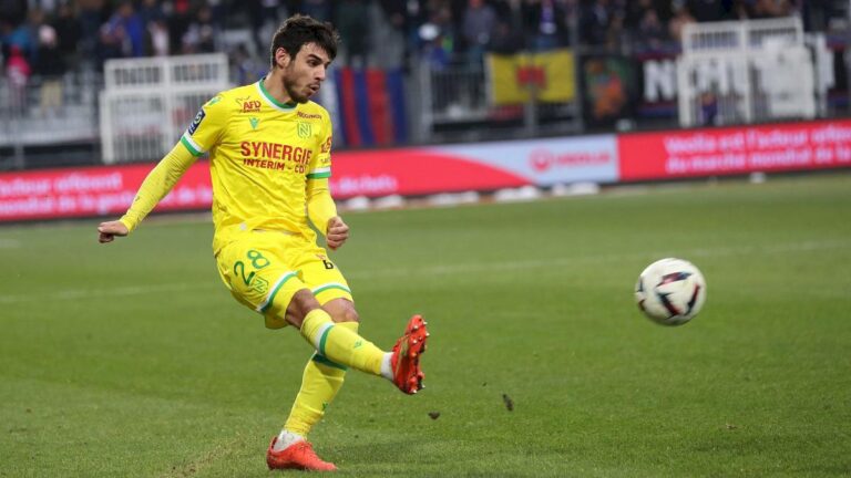 FC Nantes loans Fabien Centonze