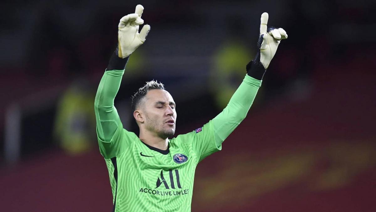 PSG - LOSC: Keylor Navas given a standing ovation by the Park