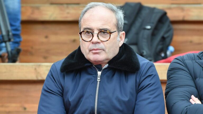 PSG: Luis Campos was cropped internally