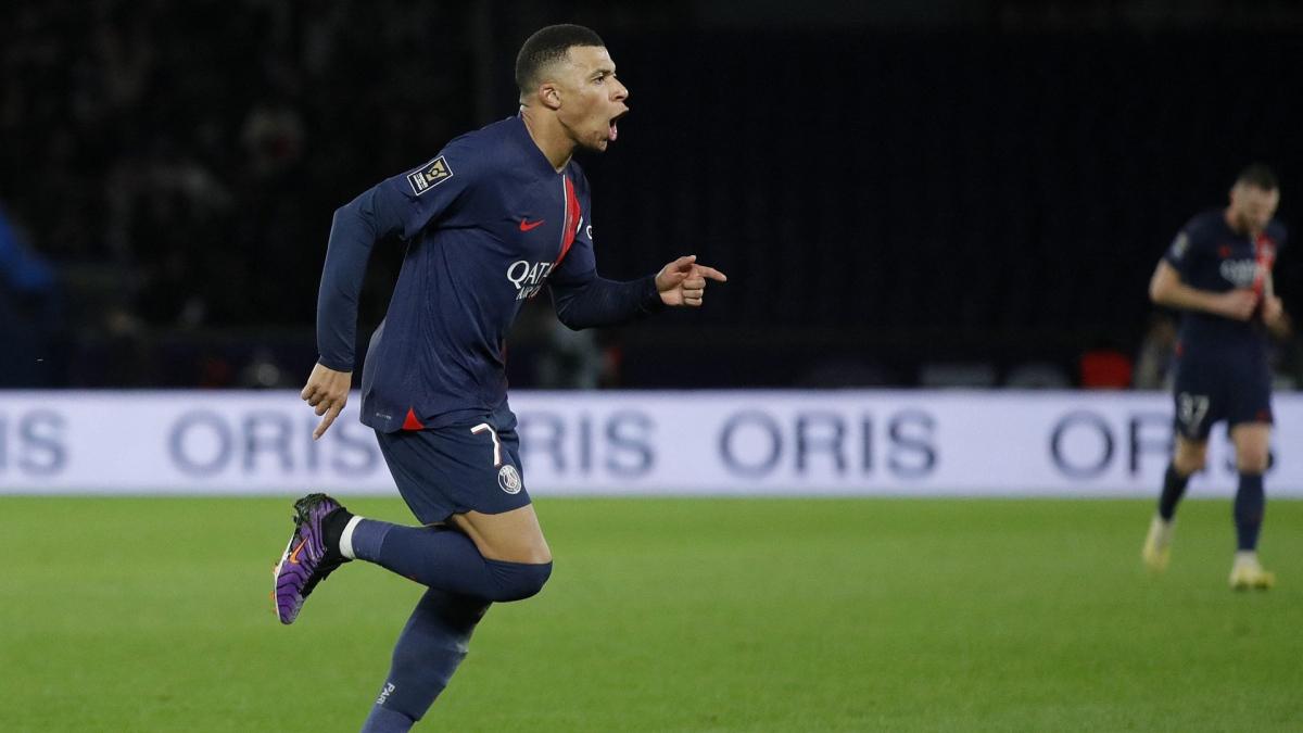 PSG several supporters question Kylian Mbapp back in training