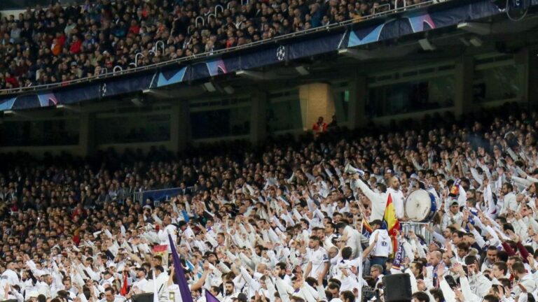 Real Madrid: scarves bearing the image of Kylian Mbappé sold around the Santiago-Bernabeu