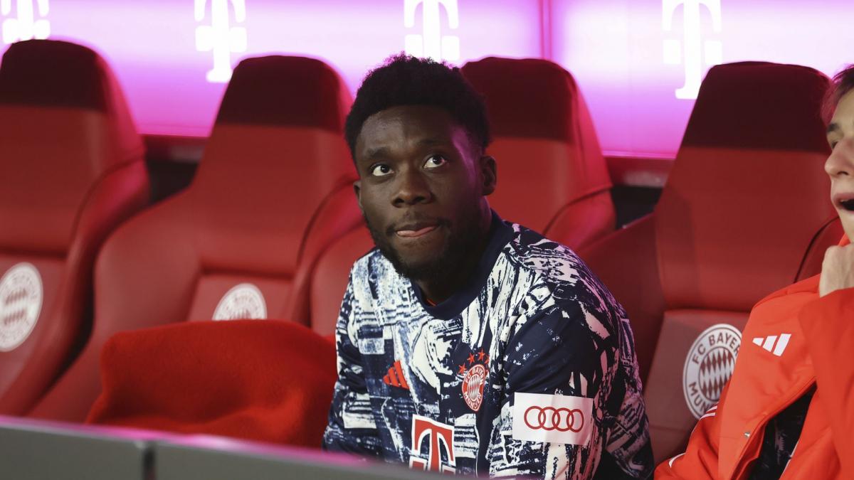 Bayern Munich bang their fist on the table for Alphonso Davies