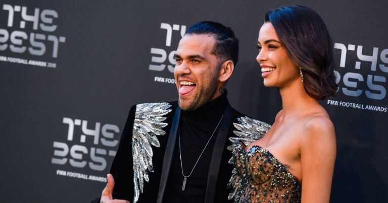 Dani Alves, his wife breaks down