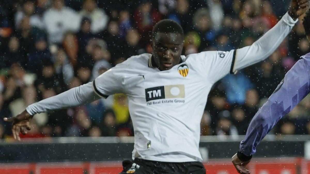 Video: Valencia's tribute to Mouctar Diakhaby