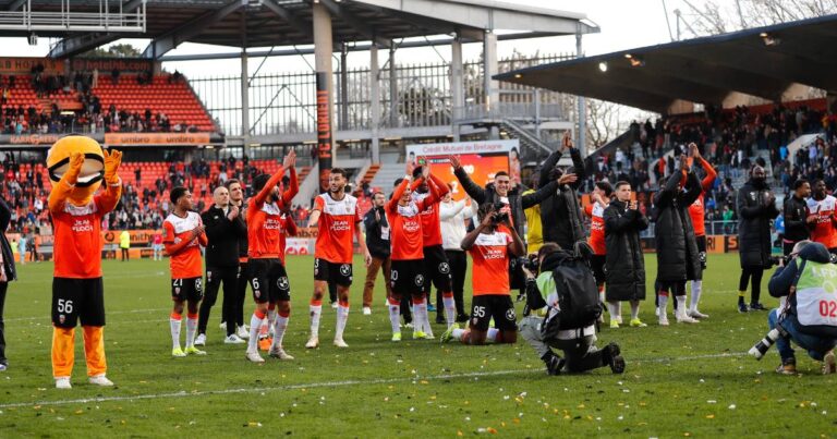 What are the salaries of FC Lorient players?
