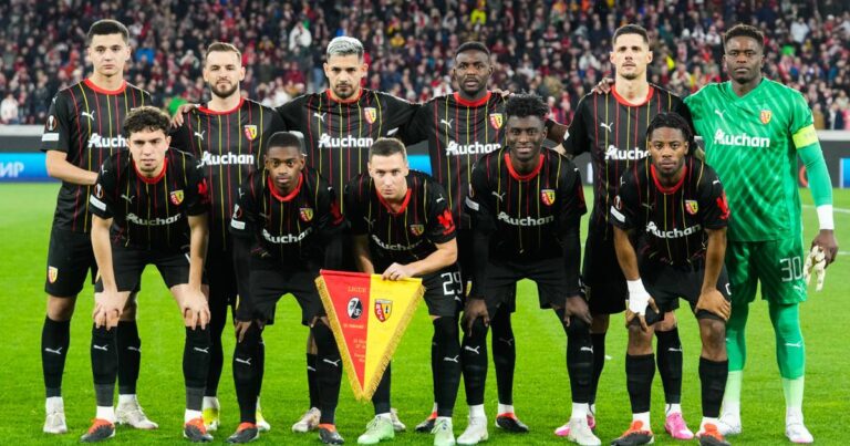 What are the salaries of RC Lens players?