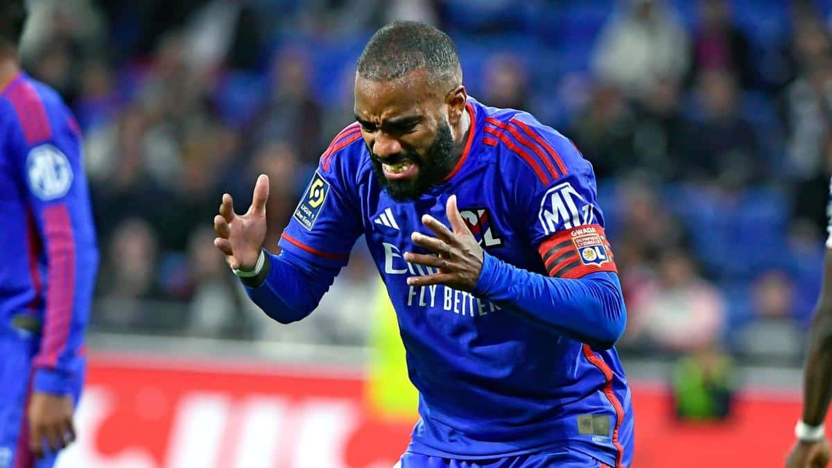 OL: a former teammate of Alexandre Lacazette castigates Didier Deschamps