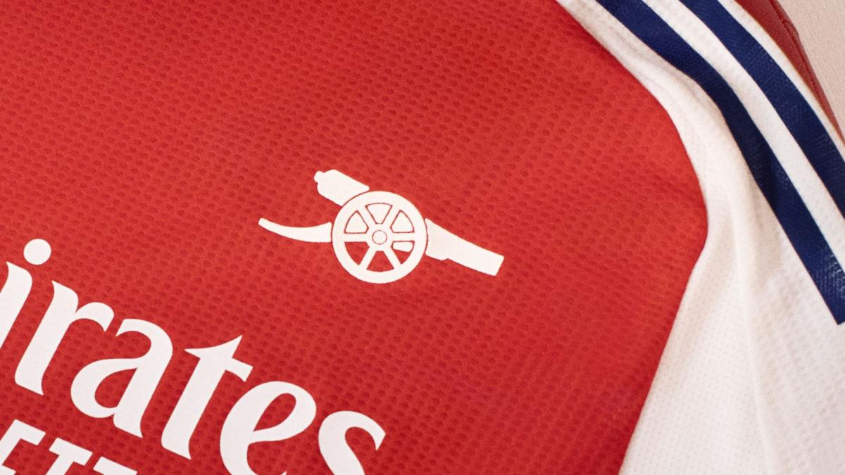Arsenal launches its new 2024-25 home jersey with quite a novelty!