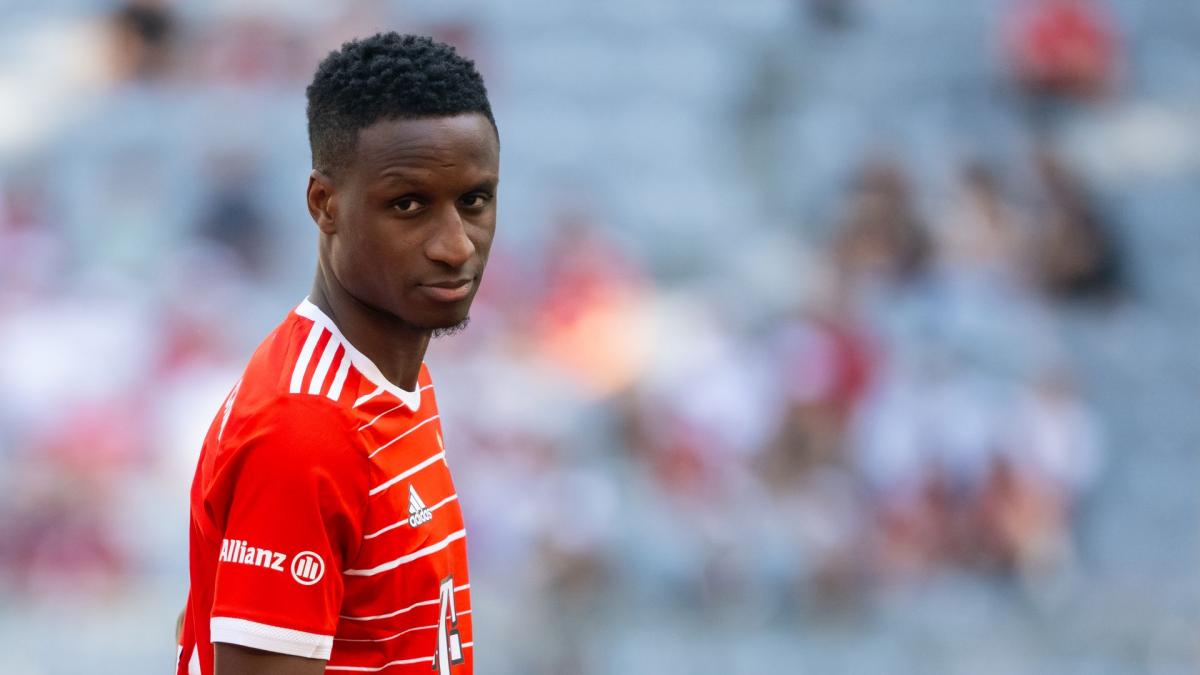 Bayern Munich pays tribute to Bouna Sarr