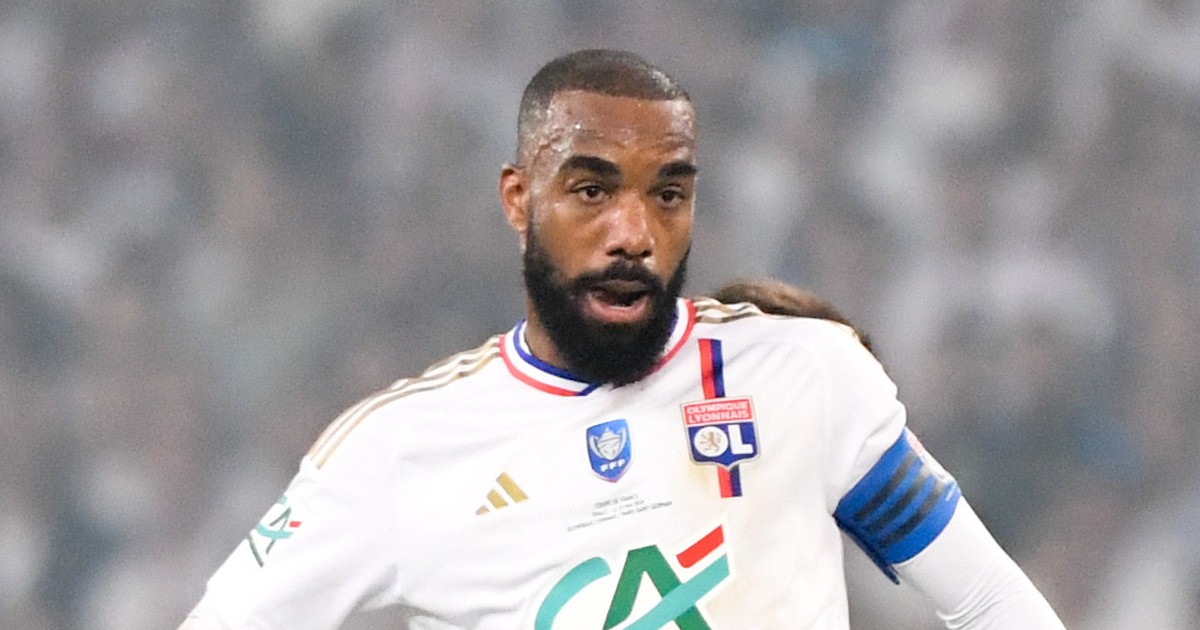 Lacazette inconsolable, the sad end?