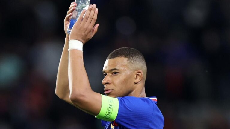 French team: Kylian Mbappé has found a smile again