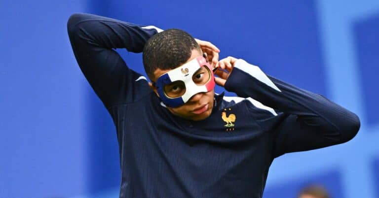 Mbappé, a mask that poses a problem