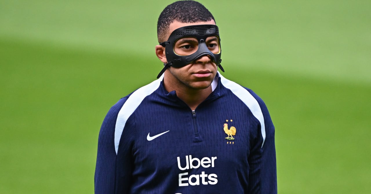 Tasteless Blues?  Deschamps accuses Mbappé's mask