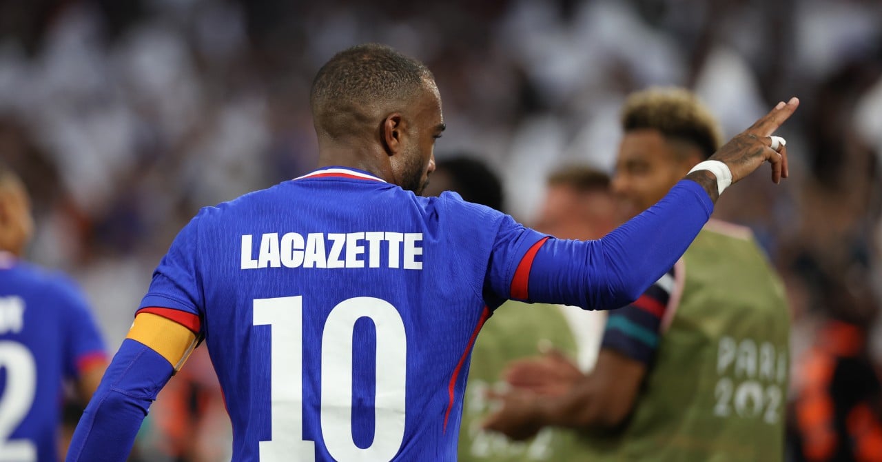 Lacazette's stroke of genius! (video)