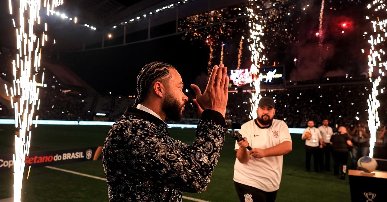 Depay, the completely crazy arrival at Corinthians