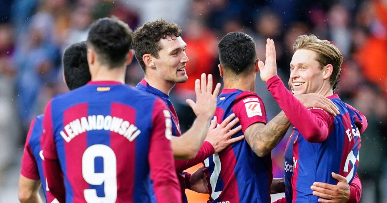 Barça, a locker room executive empties his bag in public