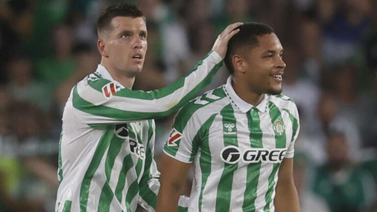 Betis: Vitor Roque injured in an ankle ligament