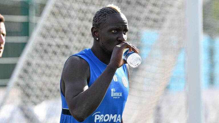 Mamadou Sakho tackles Adrien Rabiot