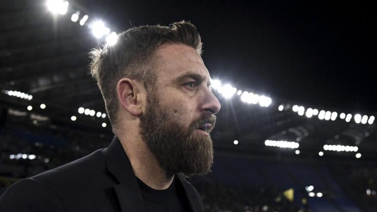 Roma fire Daniele De Rossi