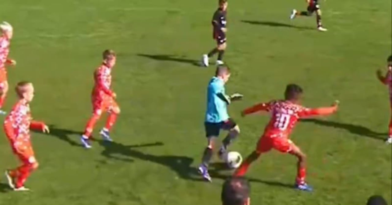 At 9 years old, this goalkeeper goes all the way up the field to score (video)