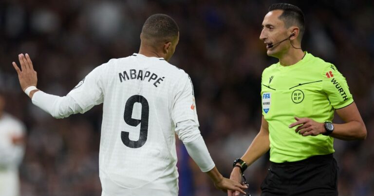 Mbappé constantly offside, Internet users let go