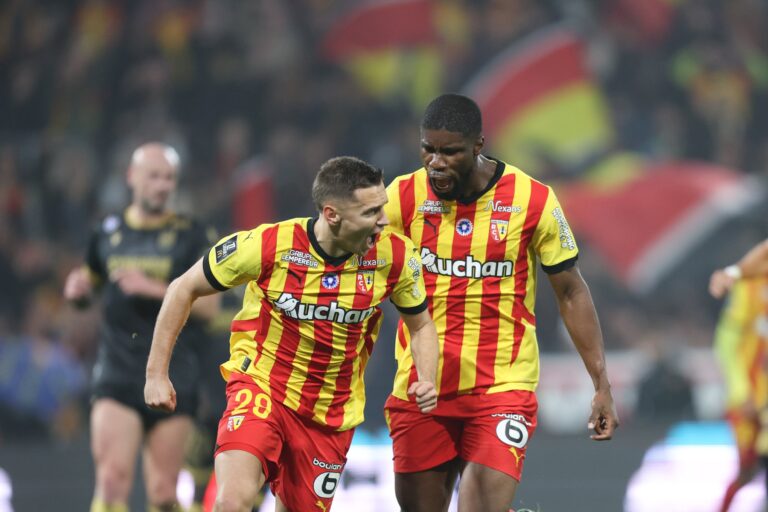 Lens pushes Nantes