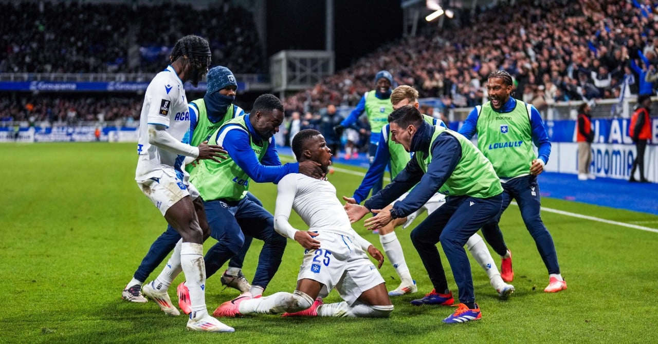 Auxerre jubilant, Nantes sinking into crisis