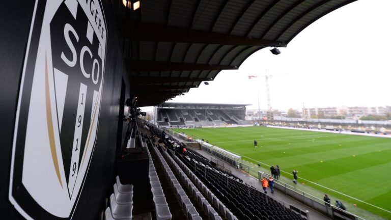 Angers-PSG: match interrupted after tennis ball throwing