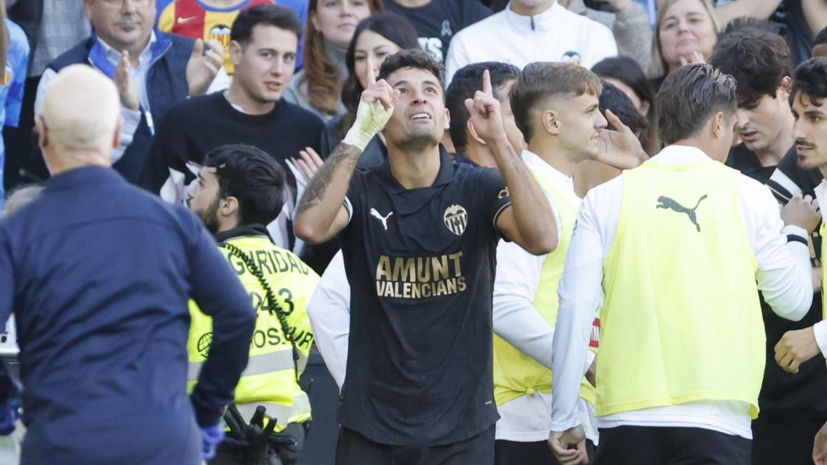 Liga: Valencia finds Mestalla with a victory