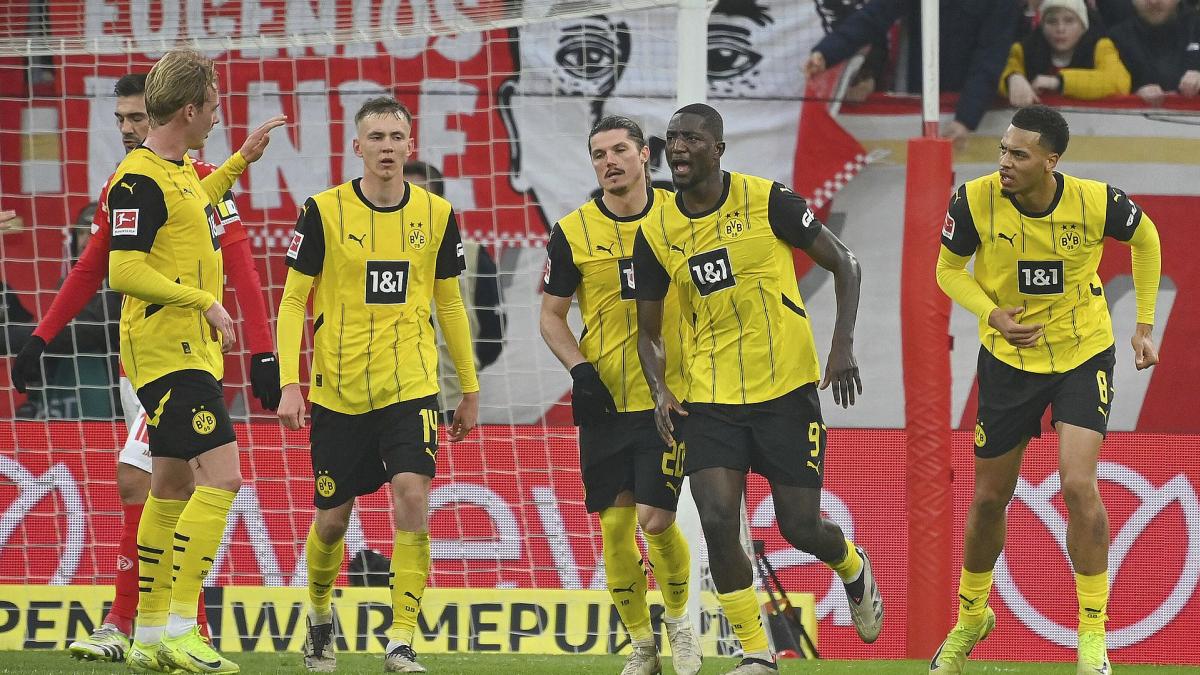 Bundesliga: M'gladbach and Dortmund neutralize each other