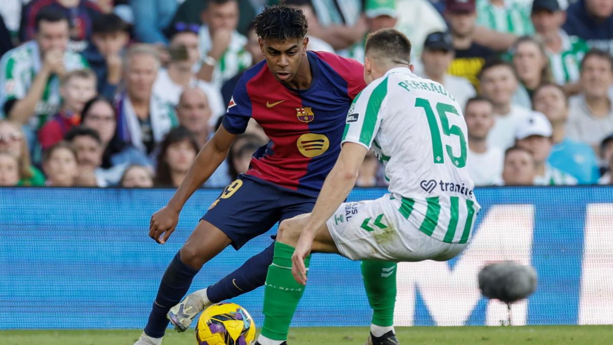 FC Barcelona: Hansi Flick sounds the alarm