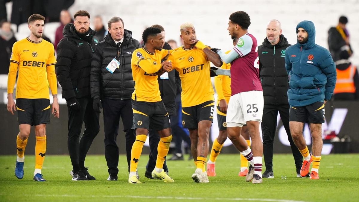 Wolverhampton removes his armband from Mario Lemina