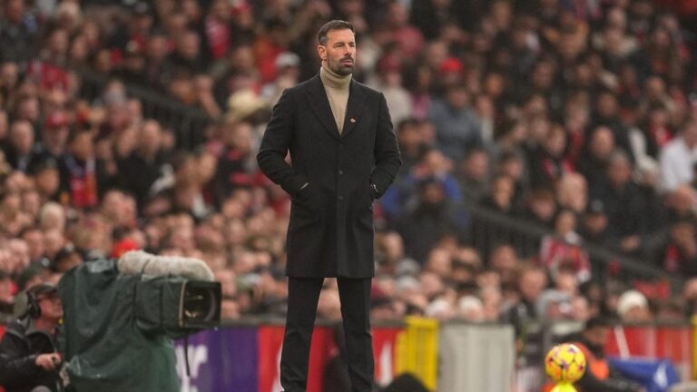 An altercation took place between Ruud Van Nistelrooy and Facundo Buonanotte