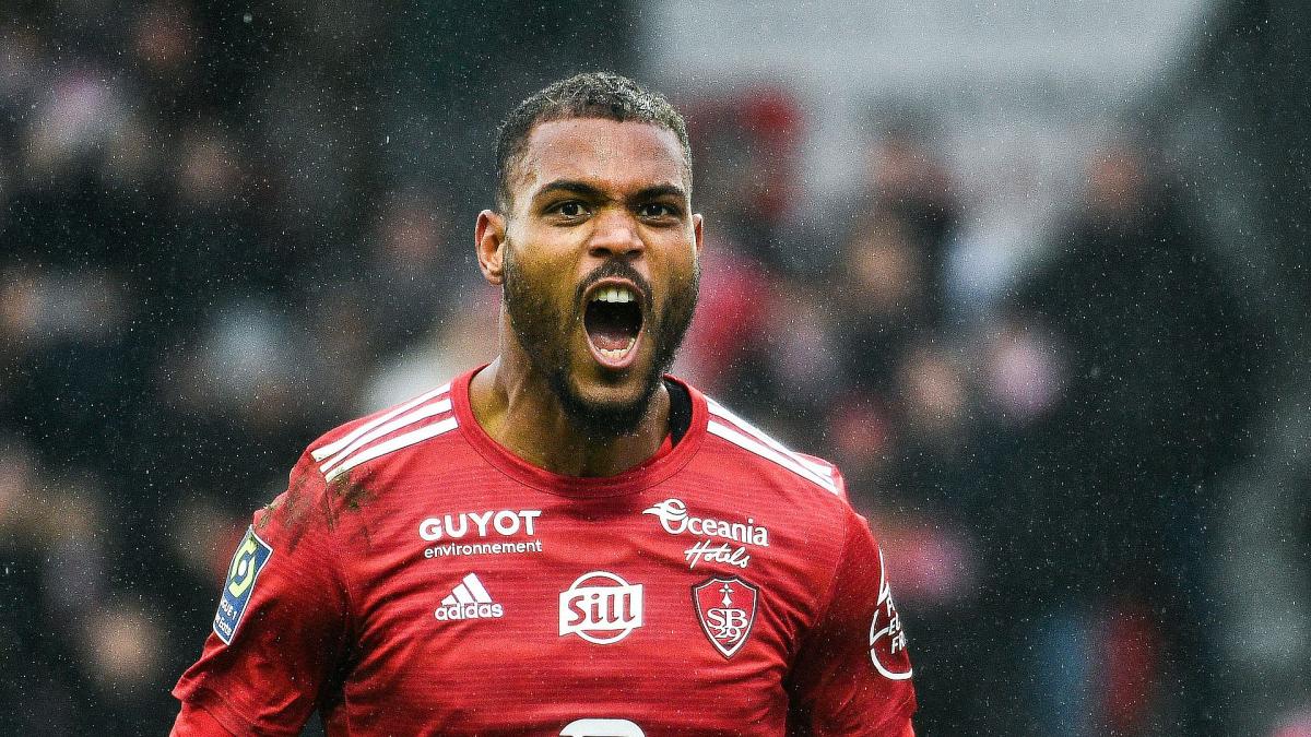 Angers dreams of Steve Mounié