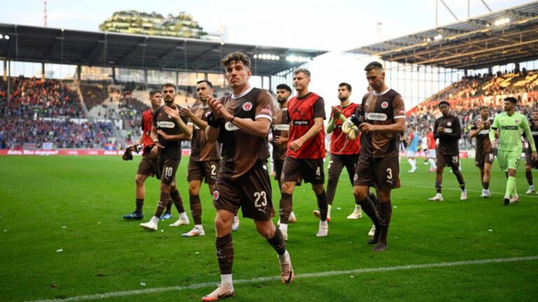 BL: Morgan Guilavogui Porte Sankt Pauli against the Berlin Union