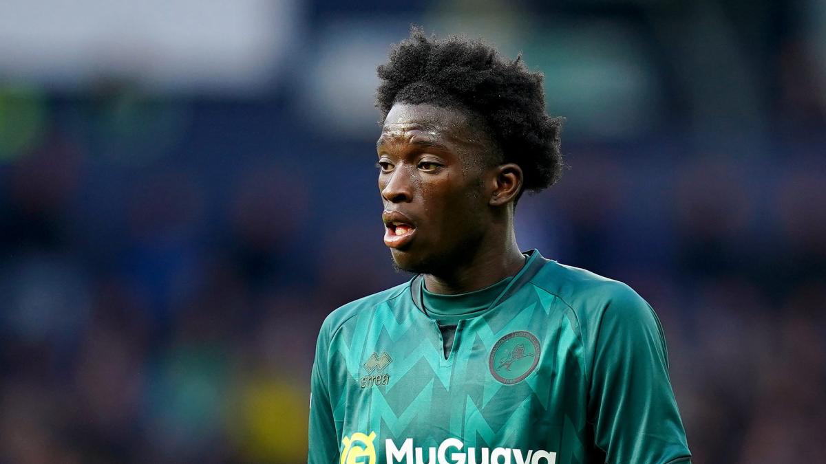 Crystal Palace signs Romain Esse