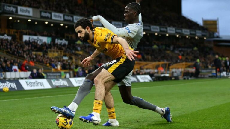 Manchester United tackle Algeria international after Nuno Mendes failure