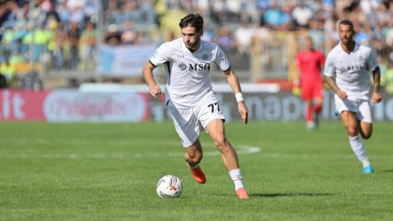 PSG hits hard and offers Khvicha Kvaratskhelia