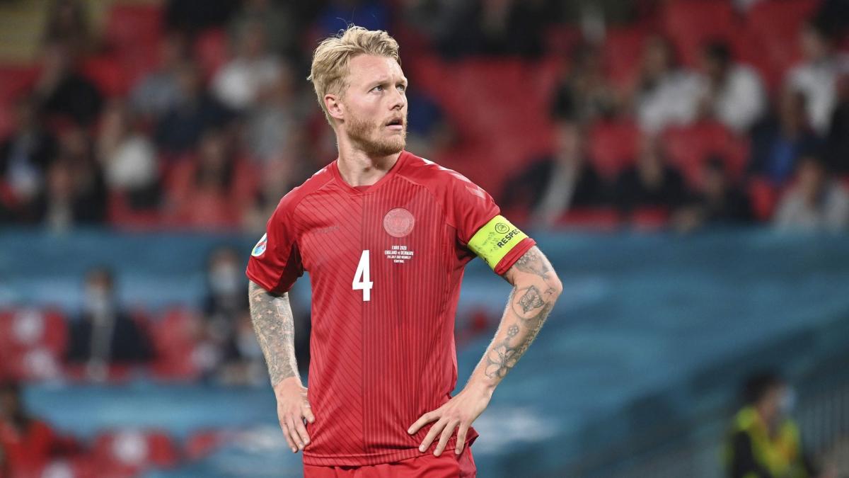 Simon Kjaer retires