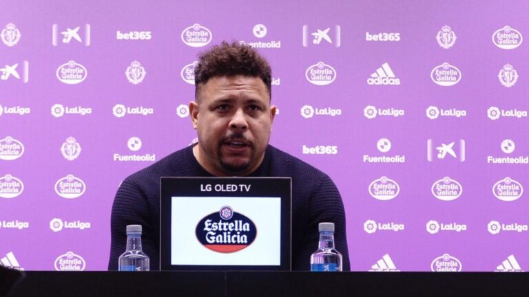 Valladolid supporters demand the departure of Ronaldo Nazário