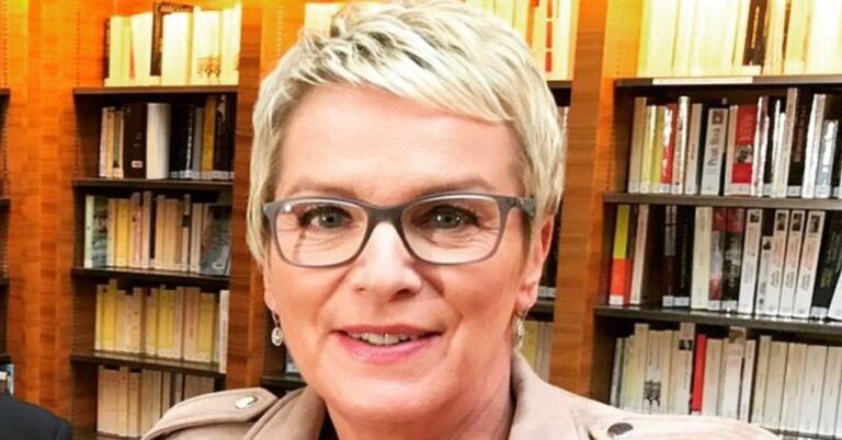 Élise Lucet targeted by a football sniper