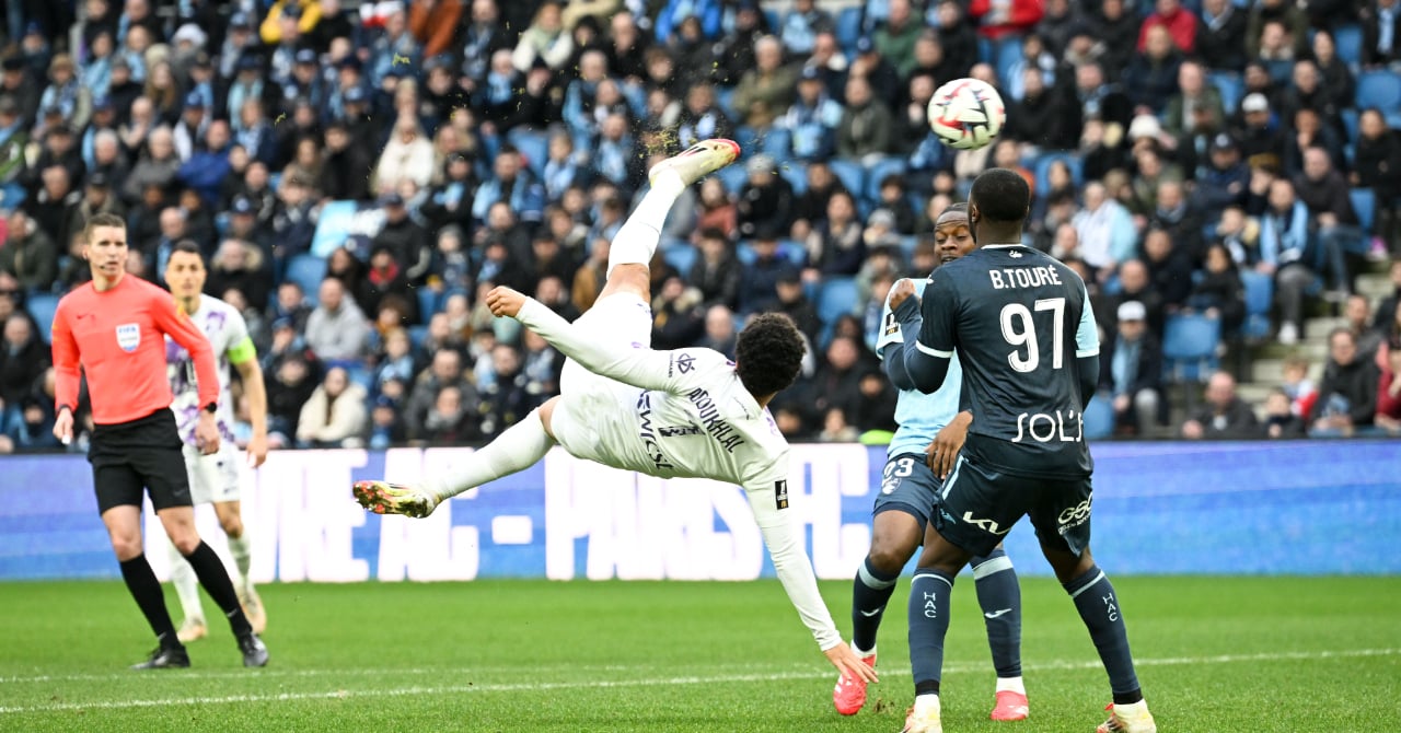 Aboukhlal signs the goal of the season (video)