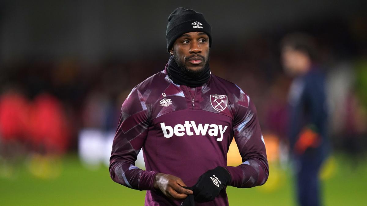 After his terrible road accident, Michail Antonio trains again