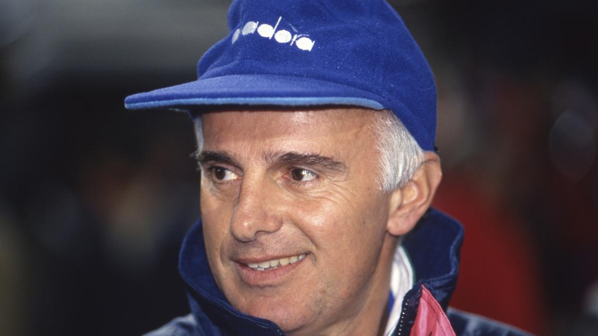Arrigo Sacchi wants to find a bench at 78